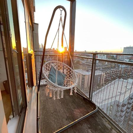 Whitechapel Two Bedroom Luxury Apartment - Free Private Parking - City Views Londra Dış mekan fotoğraf