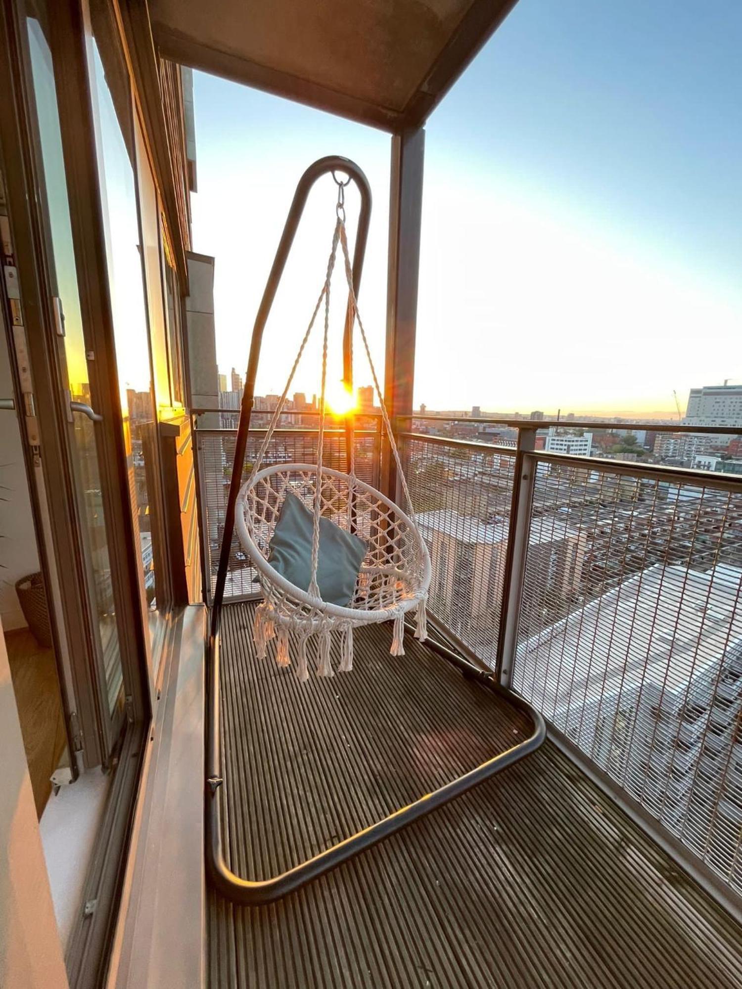 Whitechapel Two Bedroom Luxury Apartment - Free Private Parking - City Views Londra Dış mekan fotoğraf