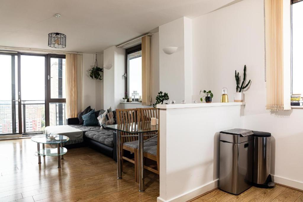 Whitechapel Two Bedroom Luxury Apartment - Free Private Parking - City Views Londra Dış mekan fotoğraf