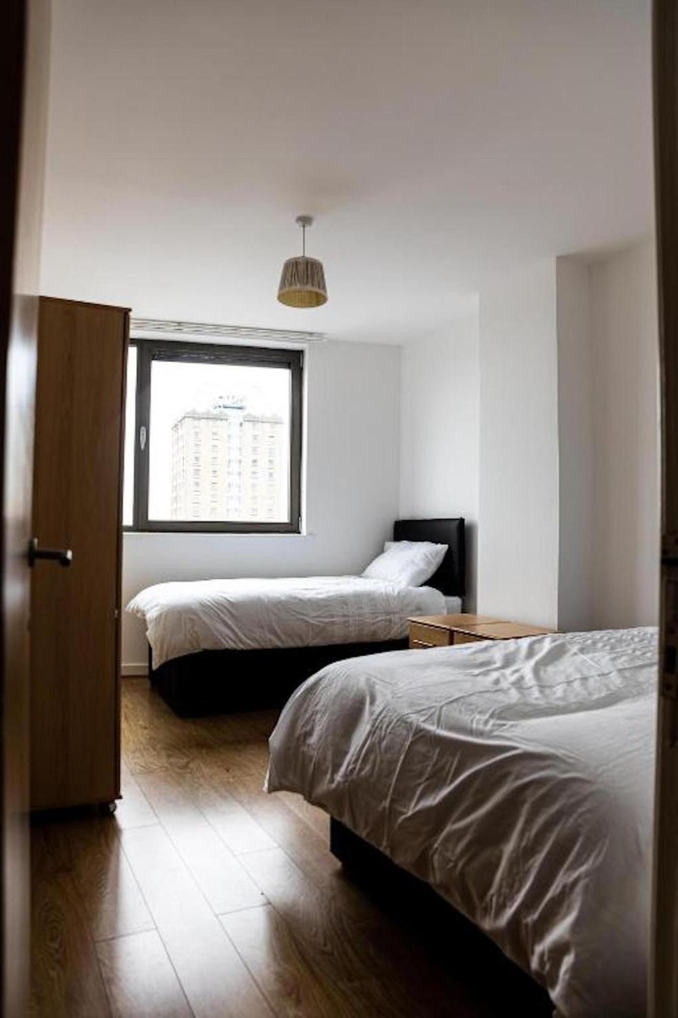Whitechapel Two Bedroom Luxury Apartment - Free Private Parking - City Views Londra Dış mekan fotoğraf
